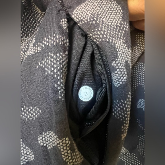 Lululemon Run Briskly 1/2 Zip Jacket Size 2 Heritage Camo Jacquard Black - Picture 8 of 12